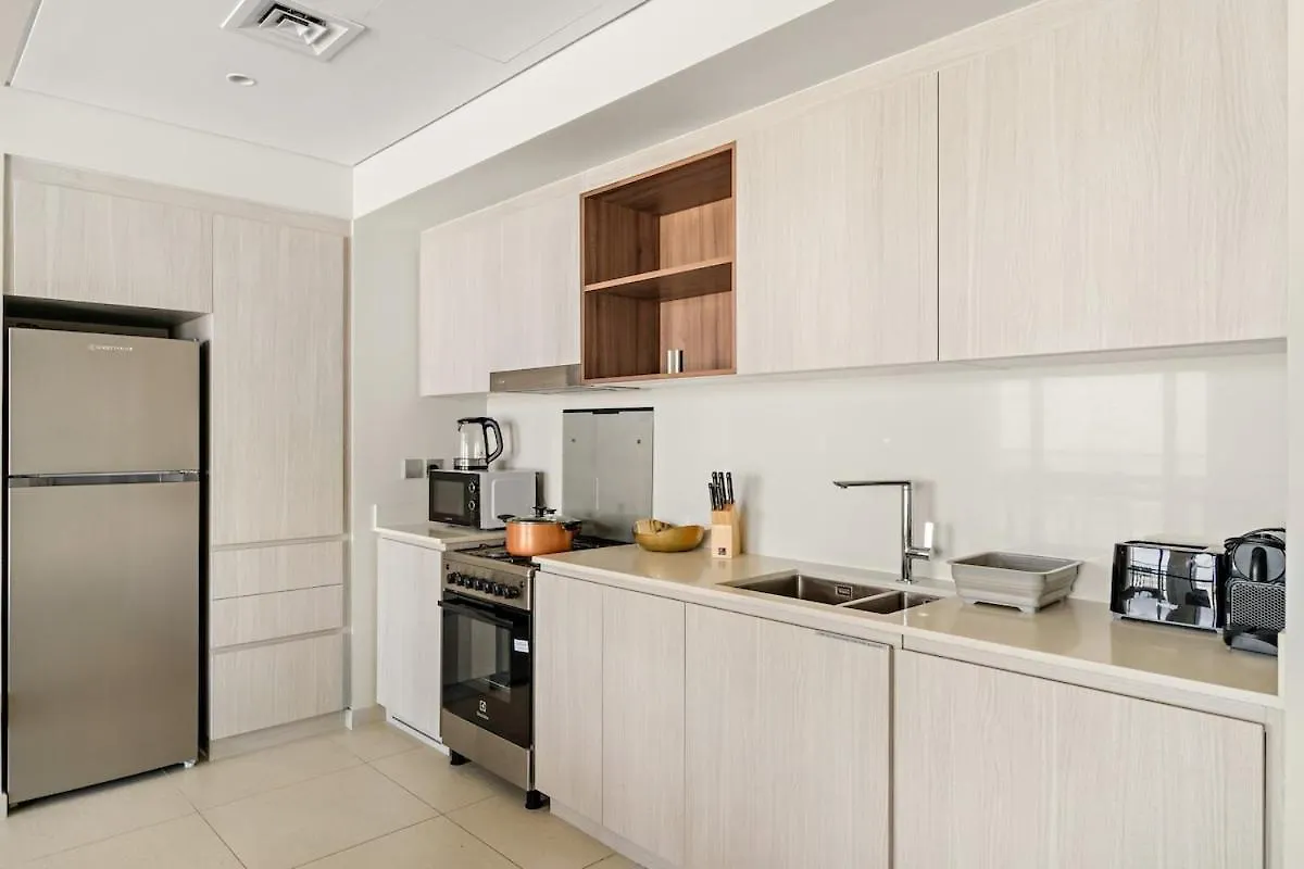 Apartment First Class 2Br Sun, Views & Serenity Dubai
