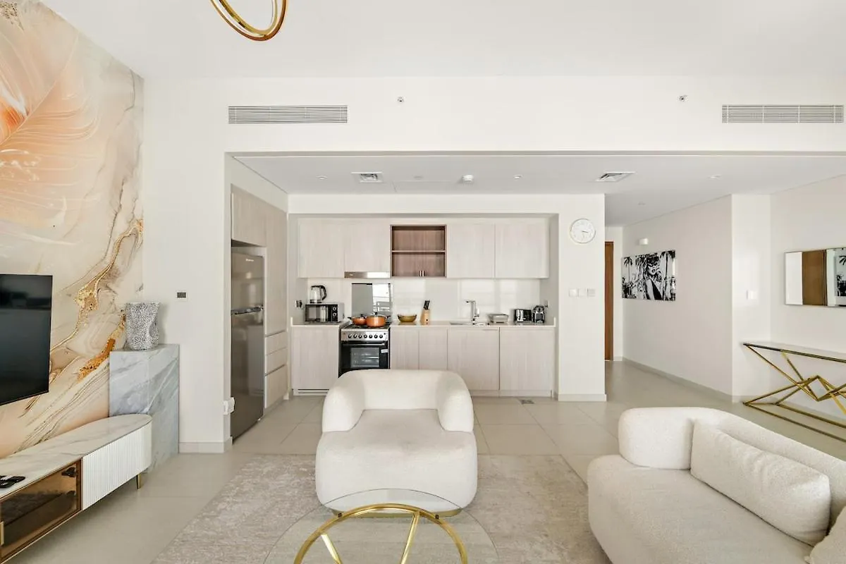 Apartment First Class 2Br Sun, Views & Serenity Dubai